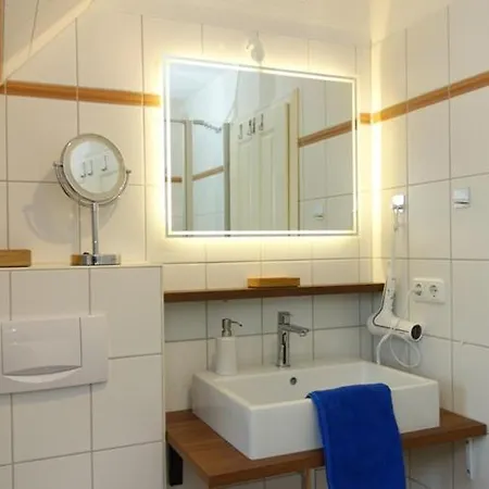 Daire Hues Dikstian- 4 Alkersum