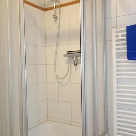 Hues Dikstian- 4 * Alkersum